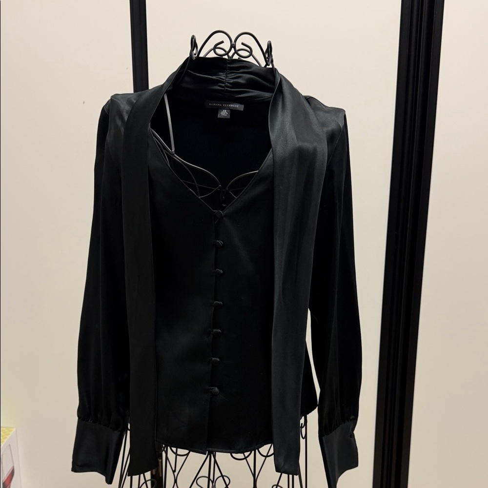 Banana Republic elegant silky black button up blouse. Size xs